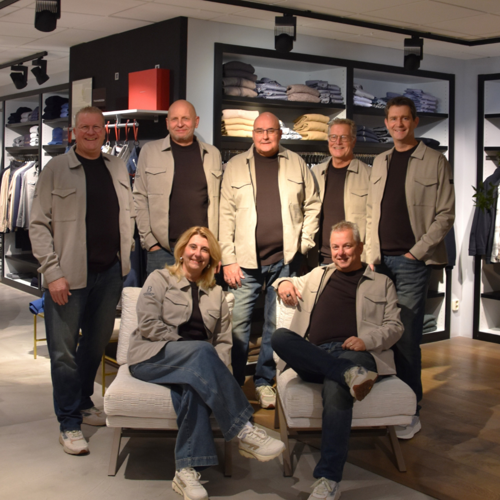 Bossenbroek Man en Woman sponsort kleding bestuur VVOP