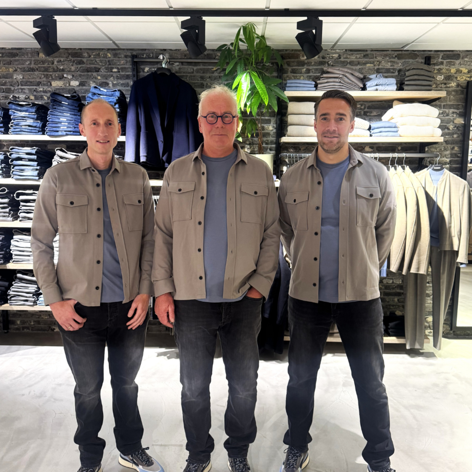 Bossenbroek Man sponsort de kleding van trainers CKV Spirit